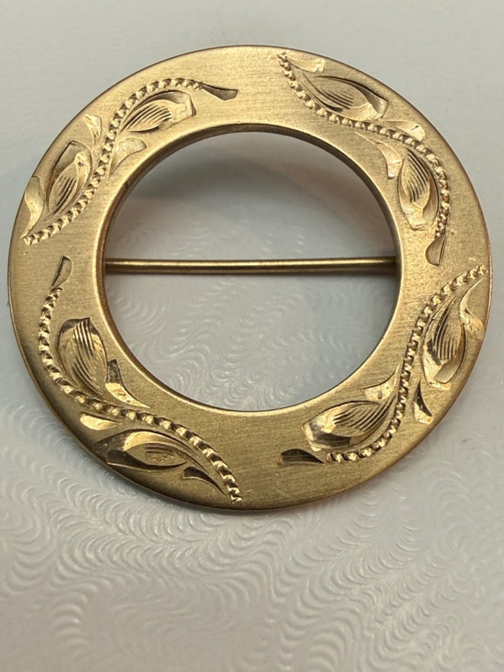 Vintage Danecraft 12kt gold filled Etched Leaf & Floral Circle Brooch